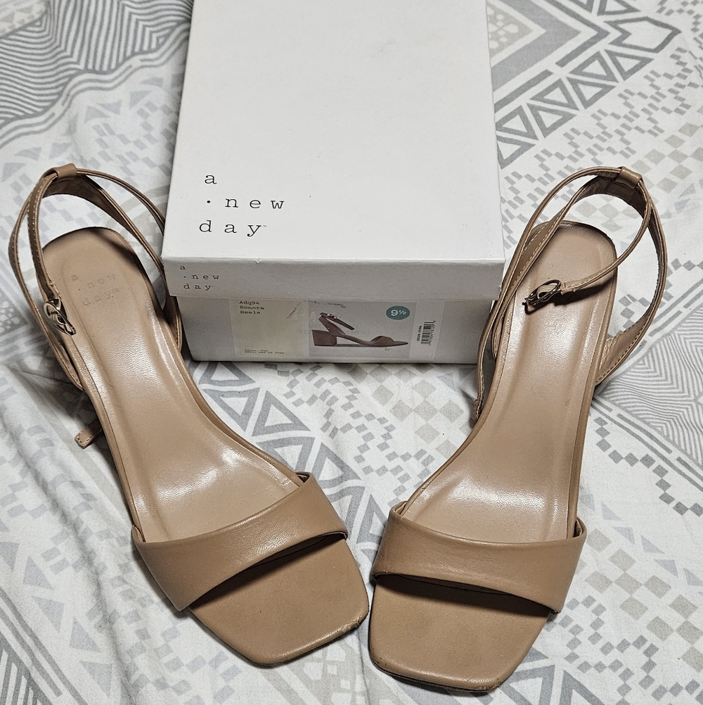 A New Day Women's Tan Sandals